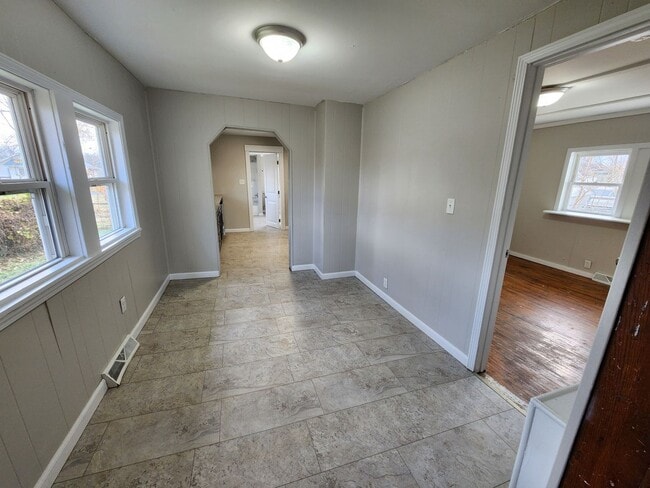 Building Photo - Spacious 3-Bedroom, 2-Bathroom Home AVAILABLE NOW!!