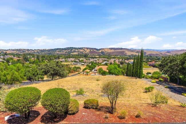 Building Photo - Million Dollar Views! Available Now!