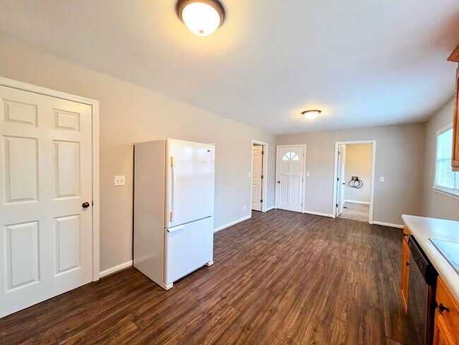 Building Photo - 3 Bedroom Brick Home Easley, SC