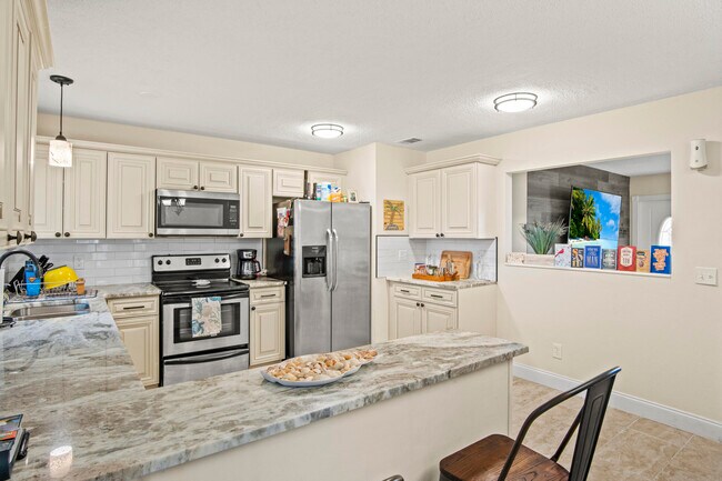 Primary Photo - 232 SW Kimball Cir