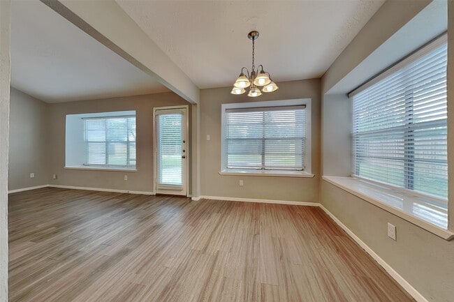 Building Photo - 10002 Peachridge Dr