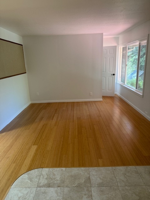 Building Photo - 110 Greenview Dr