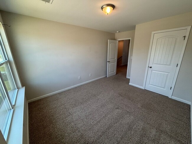 Building Photo - 377 Baymont Dr