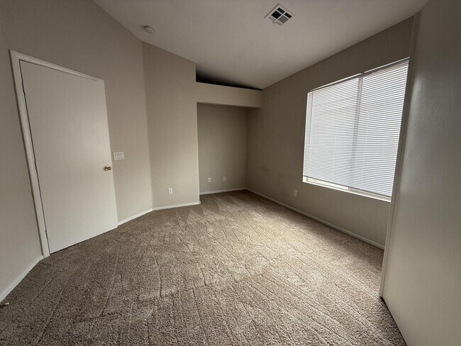 Building Photo - 4892 Perrone Ave