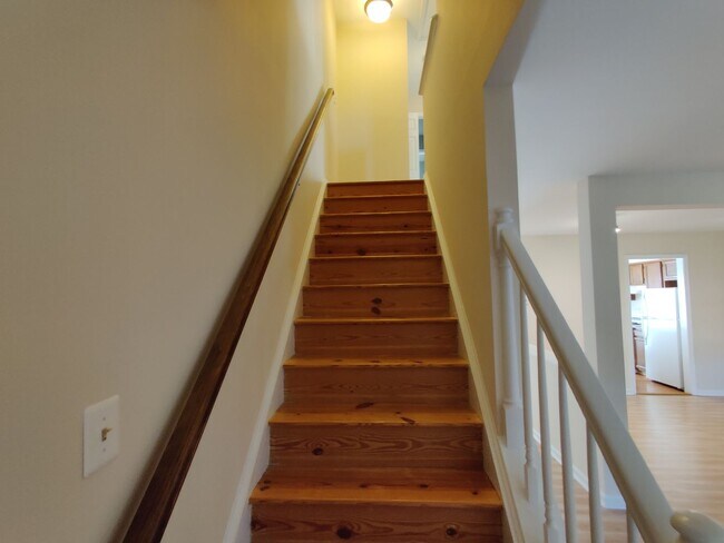 Building Photo - Newer 3 bedroom home