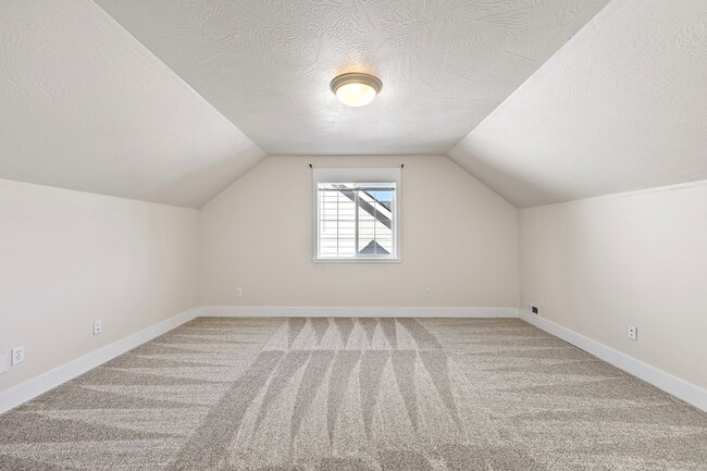 Building Photo - 886 S St