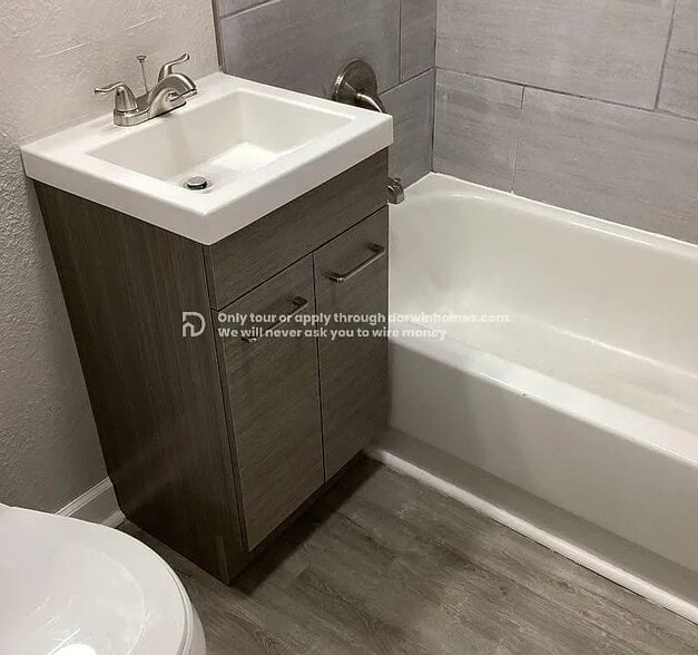 Building Photo - 4806 E 45th St