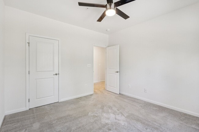 Building Photo - Welcome to this stunning 3-bedroom, 2.5-ba...