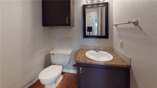 Building Photo - 2807 Longmire Dr