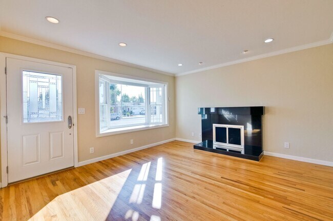 Building Photo - Stylish San Jose Home and Private Yard