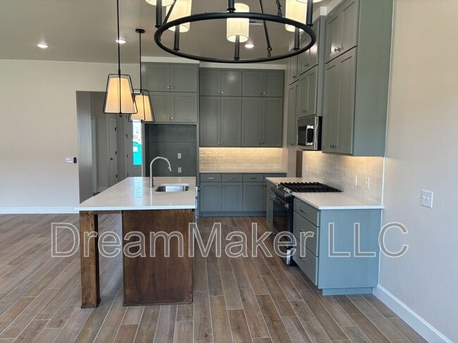 Building Photo - 3002 Holw Crst Ln