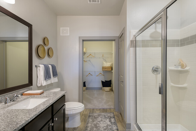 Building Photo - 2 Weeks Rent-Free – Move In Today!