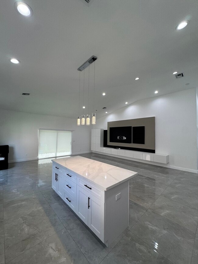 Building Photo - 4522 NW 36th Ct