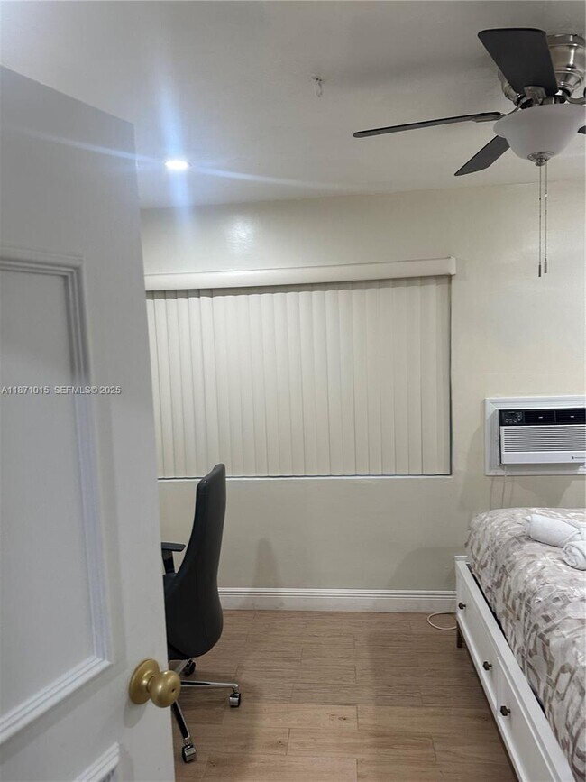 Building Photo - 13035 NE 7th Ave