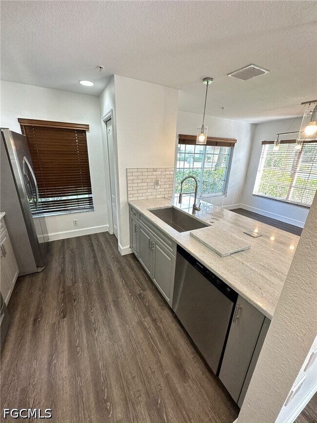 Building Photo - 9419 Ivy Brook Run