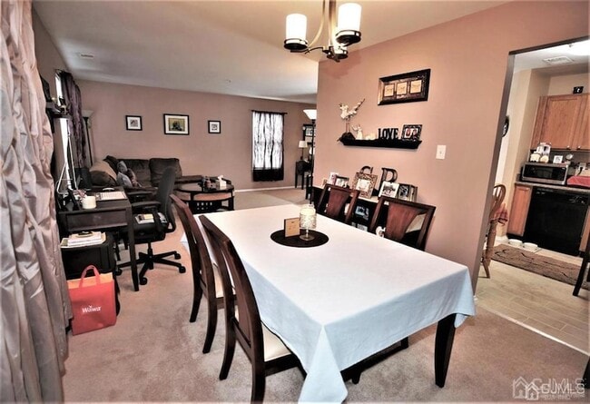 Building Photo - 1303 Blossom Cir