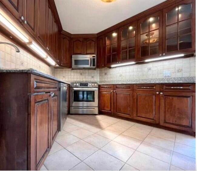 Building Photo - 7004 BLVD E