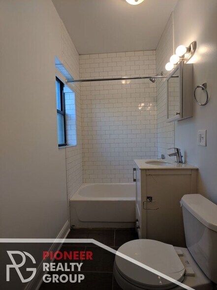 Building Photo - 2641 N Spaulding Ave