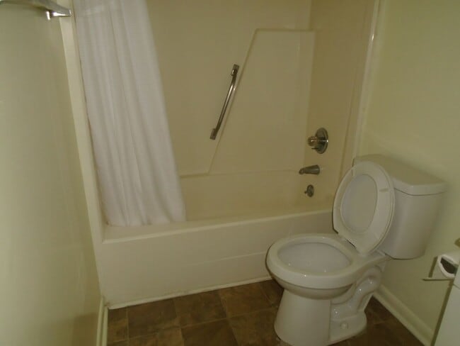 Building Photo - 2 bedroom 2 bath!