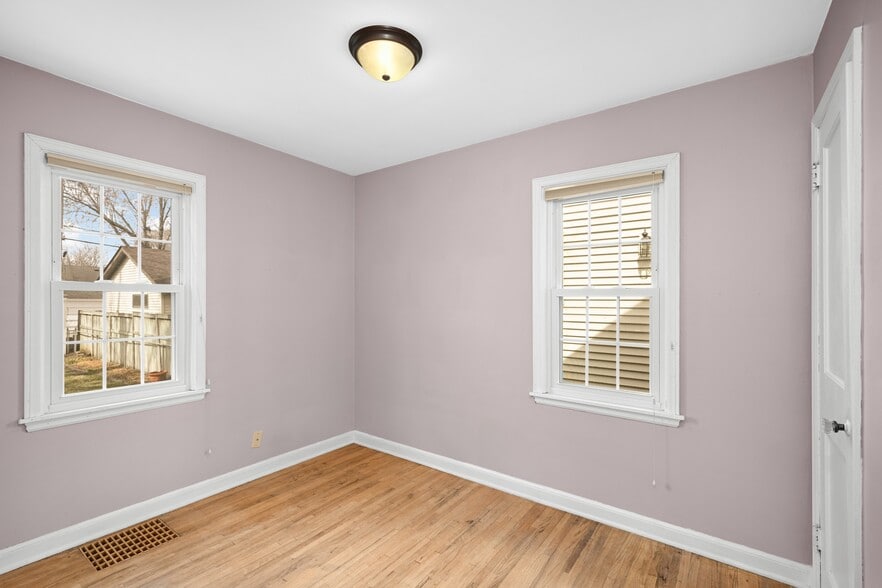 Bedroom 2 on main floor - 2820 Idaho Ave S