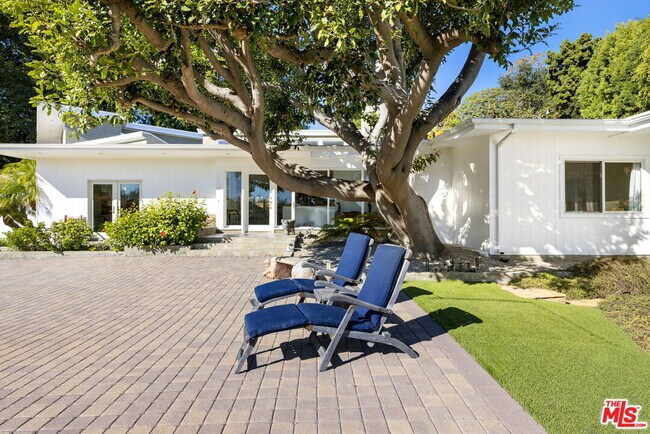 Building Photo - 11215 Sunset Blvd