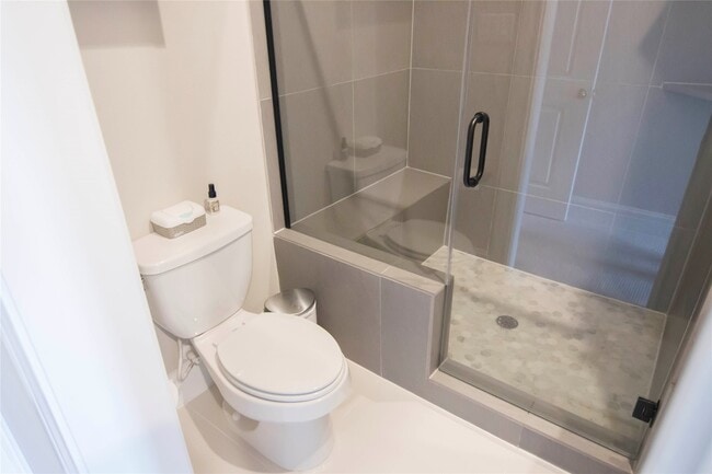 Building Photo - 616 Delano St