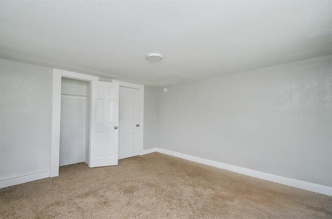 Building Photo - 1401 Collier St