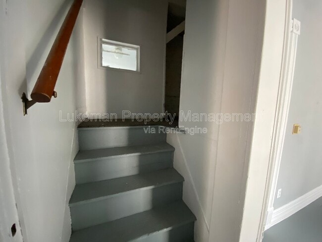 Building Photo - 1020 W Kalamazoo Ave