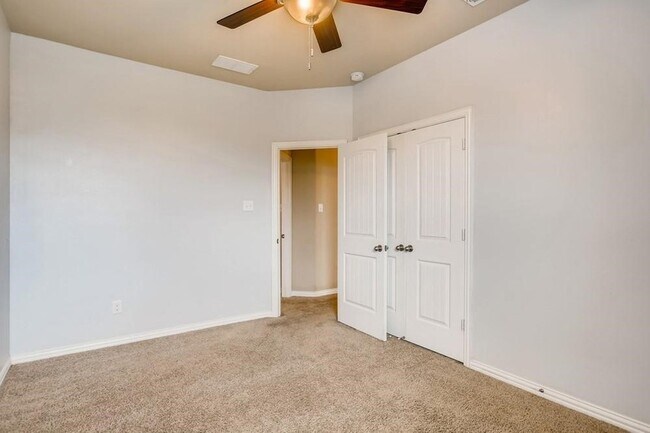 Building Photo - 2753 Calmwood Dr