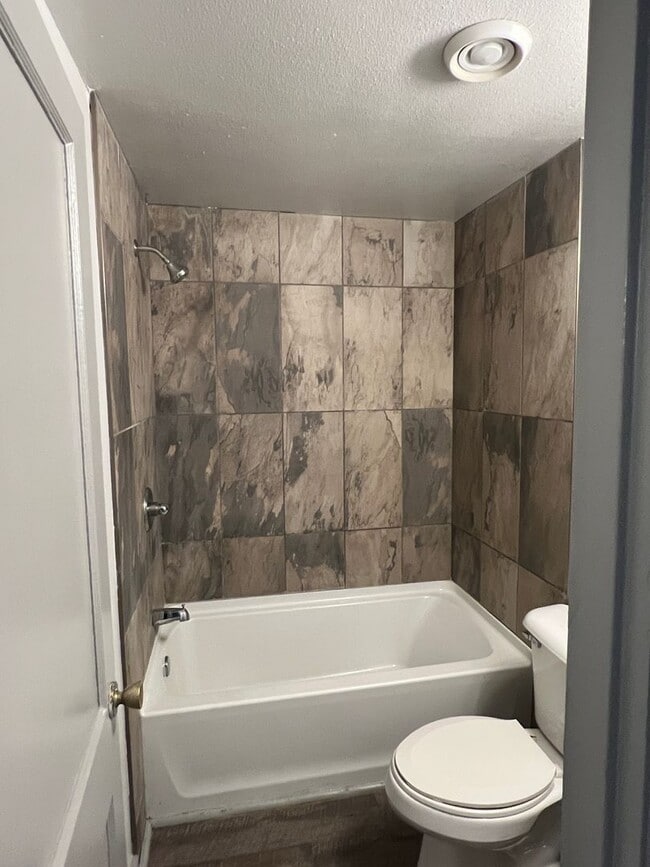 Building Photo - ***Applications Pending***Two-Bedroom dupl...