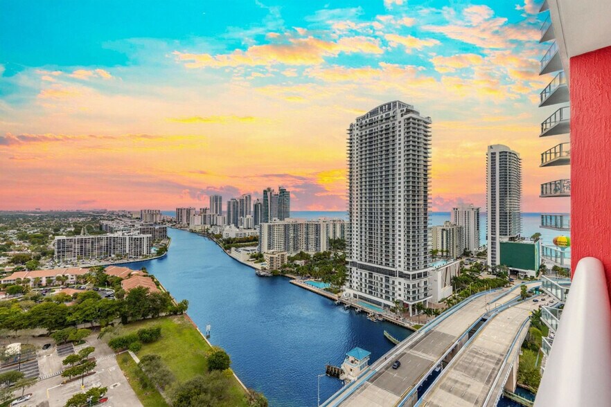 Building Photo - 2602 E Hallandale Beach Blvd