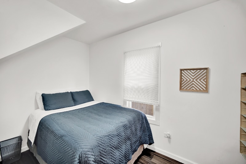 Building Photo - 1721 N Kimball Ave