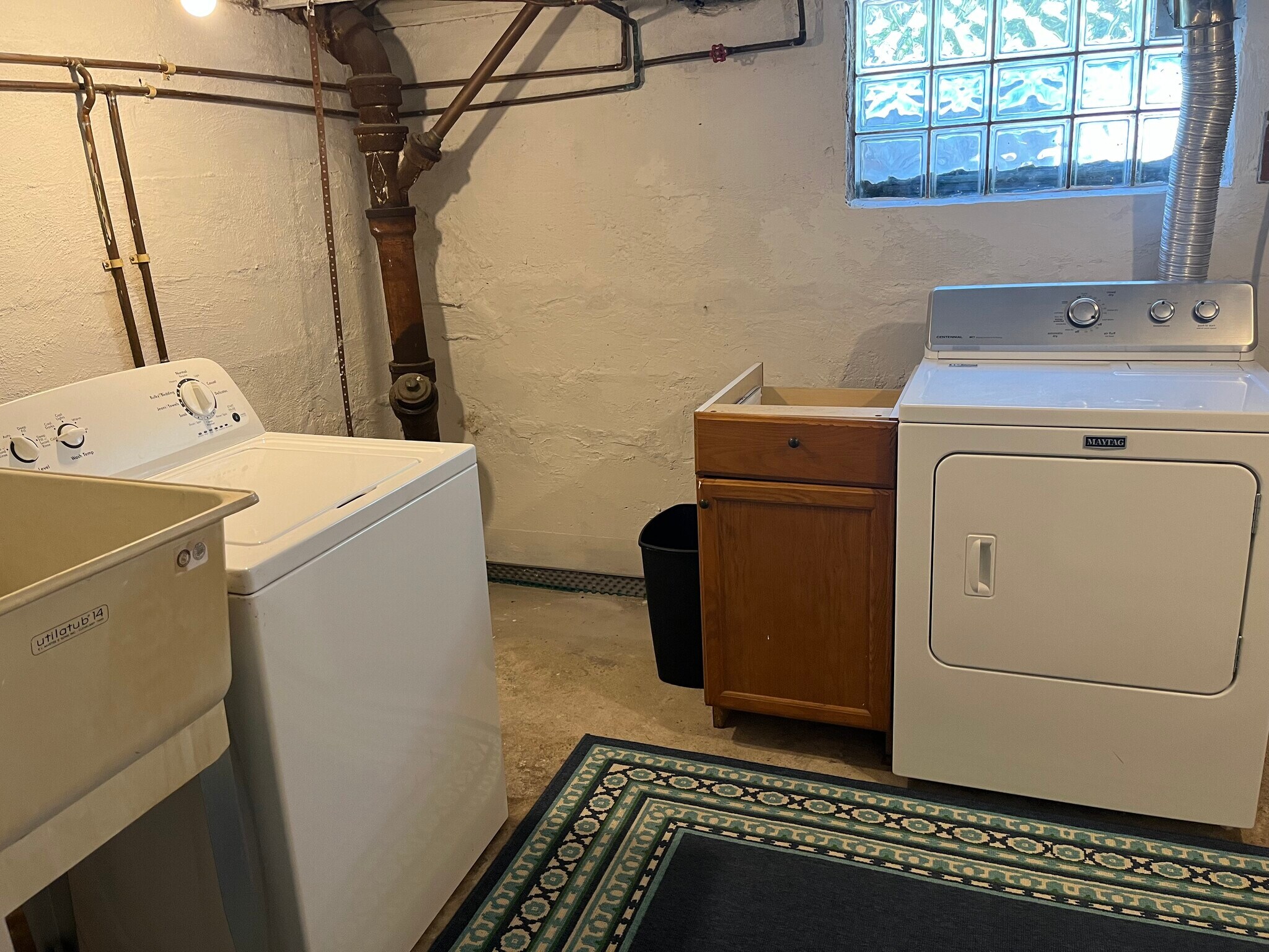 Full-Sized Washer & Dryer - 136 N Green St