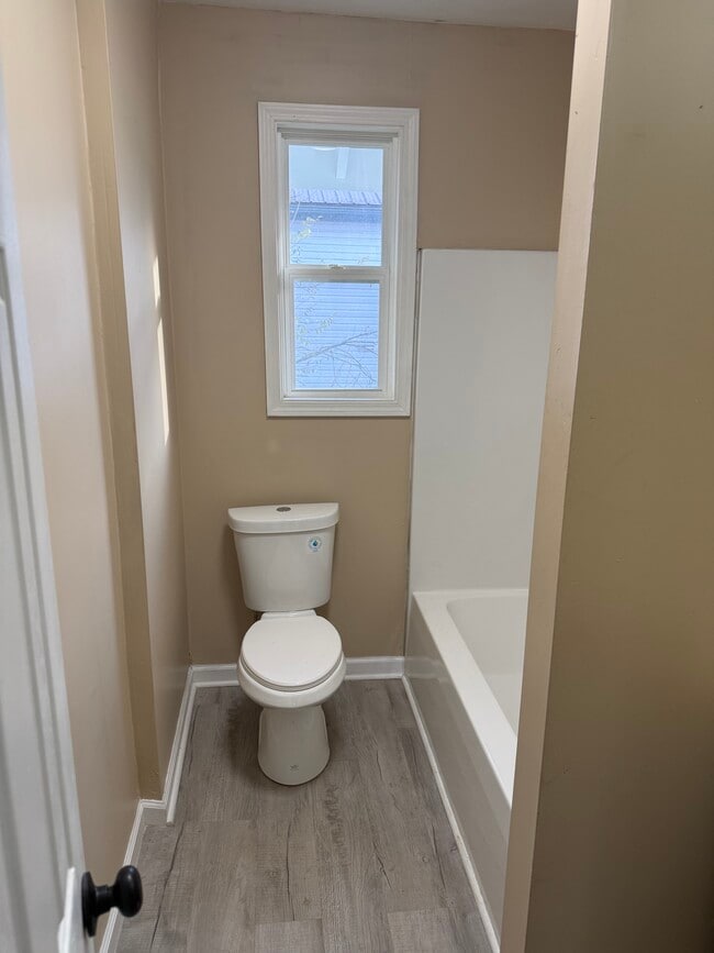 Building Photo - 1831 Moore Ave