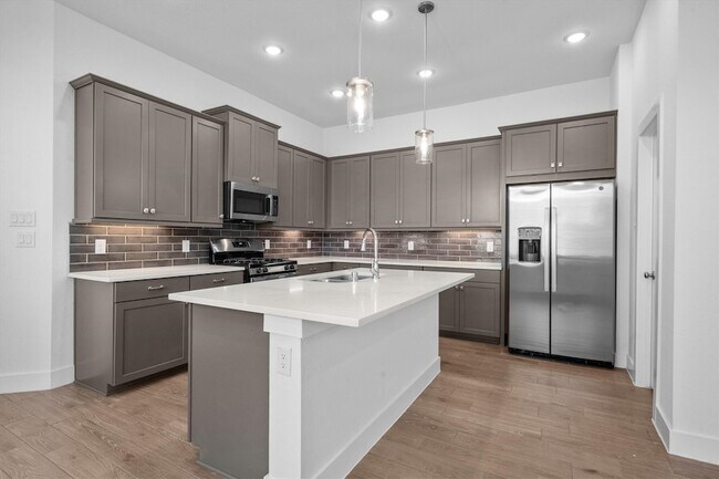 Building Photo - 120 Red Cascade Trl