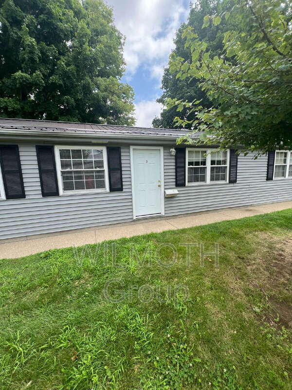 Primary Photo - 900 Sloan St