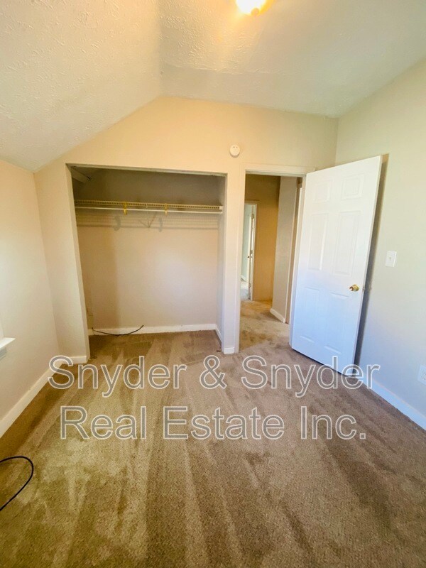 Building Photo - 748 Merton Ave