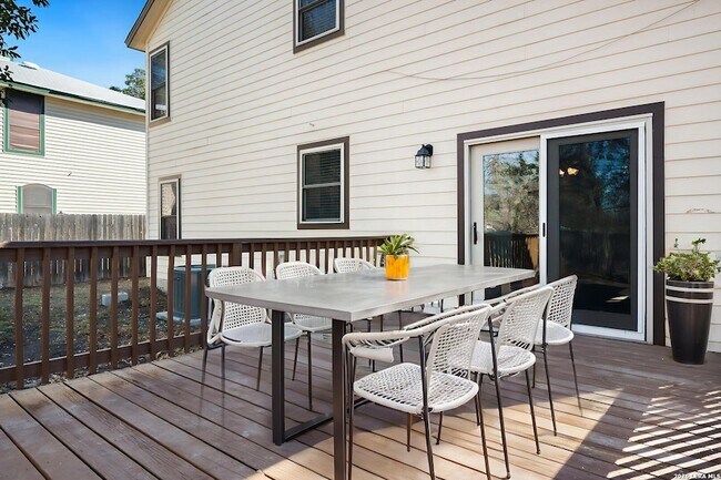 Building Photo - 9135 Jean Verte