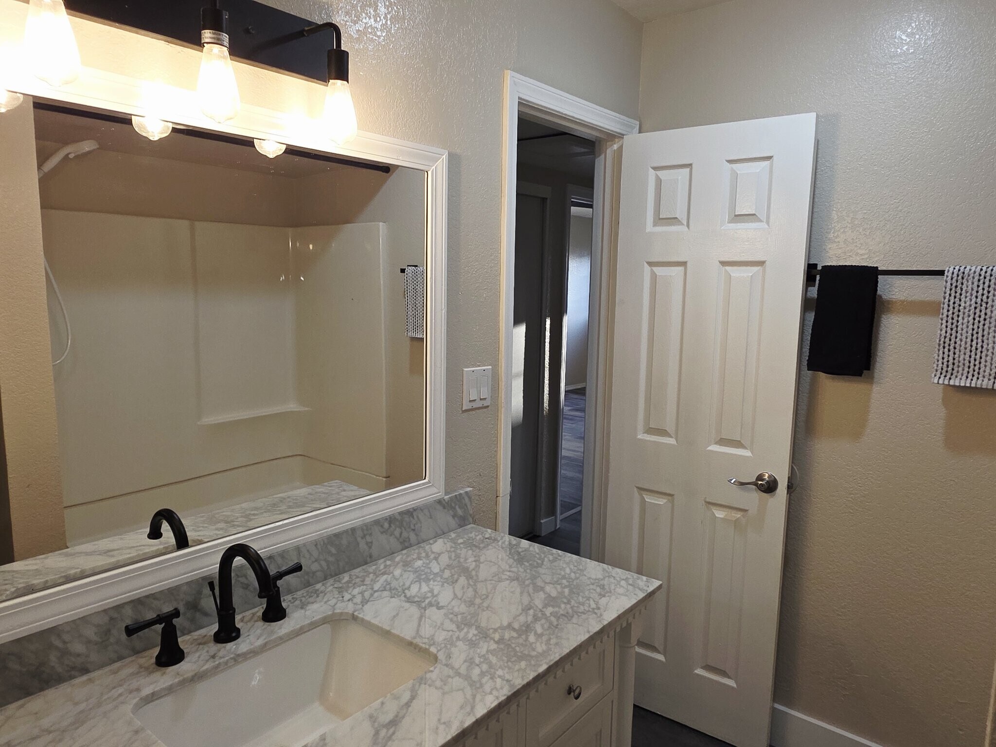 Building Photo - 5917 Streamview Dr