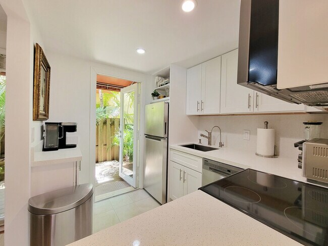 Building Photo - 2908 Bayshore Dr