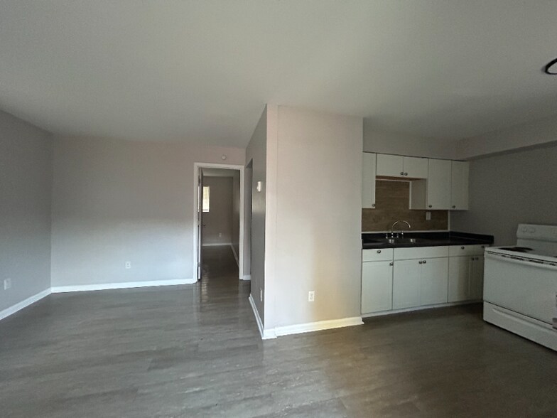 Building Photo - 256 E Nottingham Rd