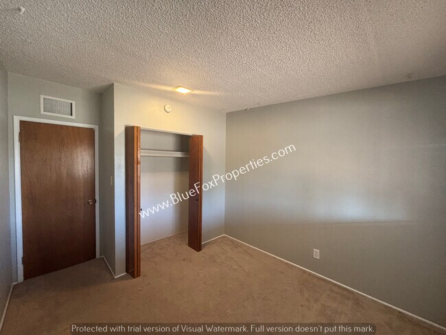 Building Photo - 3202 W Calle Fresa
