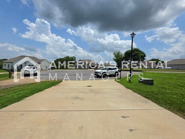 Building Photo - DEPOSIT PENDING!!! - Four Bedroom, Modern Home for Rent in Eastaboga - Available NOW!