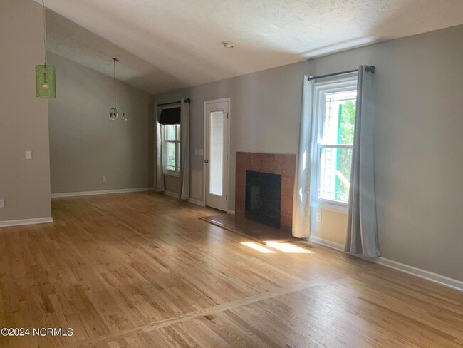 Building Photo - 30 Winchester Rd