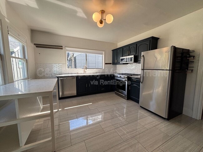 Building Photo - 846 42nd St