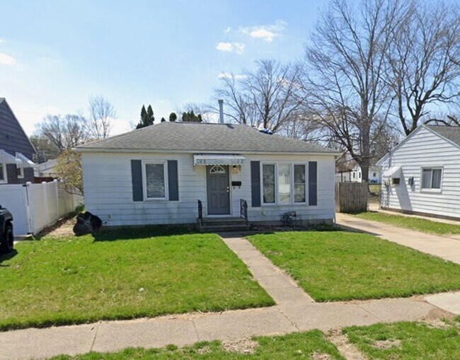 Building Photo - 2 Bed/1 Bath House for rent! SHOWINGS STARTING 7/27/26!