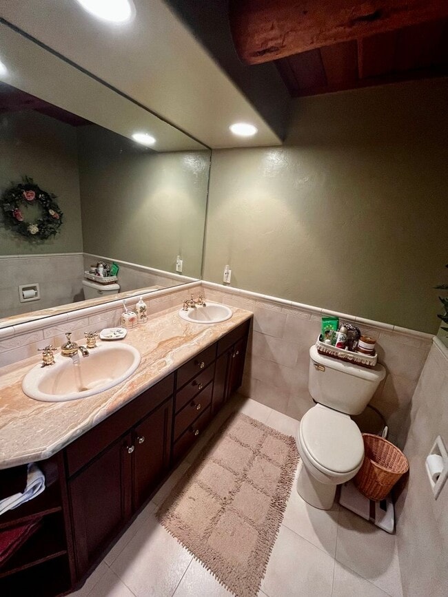 Building Photo - Fully Furnished Cabin Available - 10 Minut...