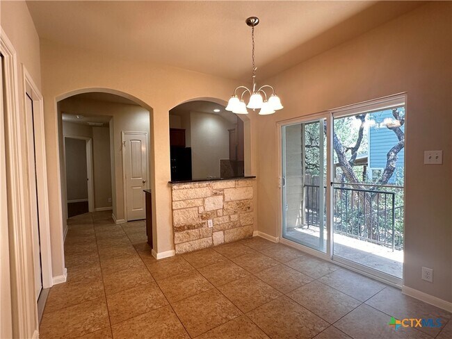 Building Photo - 2020 Meadow View Dr