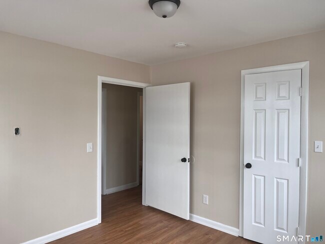 Building Photo - 246 Elm St