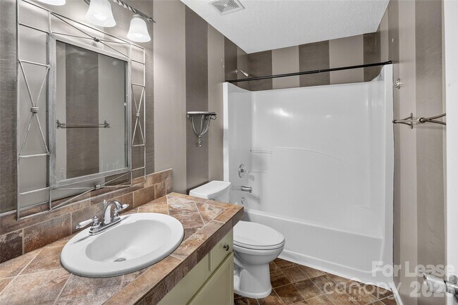 Building Photo - 10745 Glenluce Ave